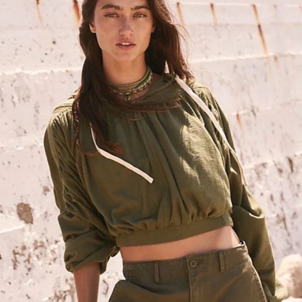 Free People Beach Cropped Sweatshirt Hoodie Size M Olive NWOT

Cotton blend

A6.